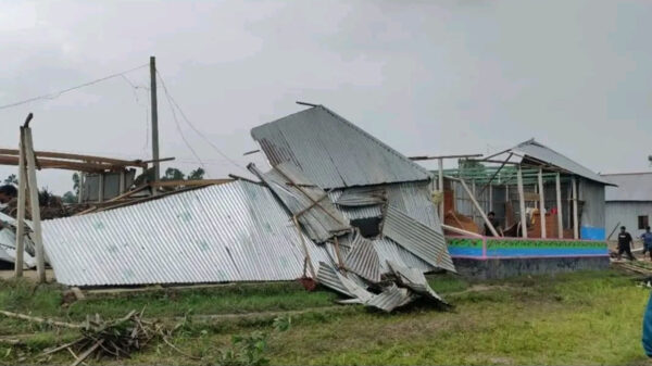 ঘূর্ণিবাতাসে সিরাজগঞ্জের কয়েক গ্রাম ক্ষতিগ্রস্ত