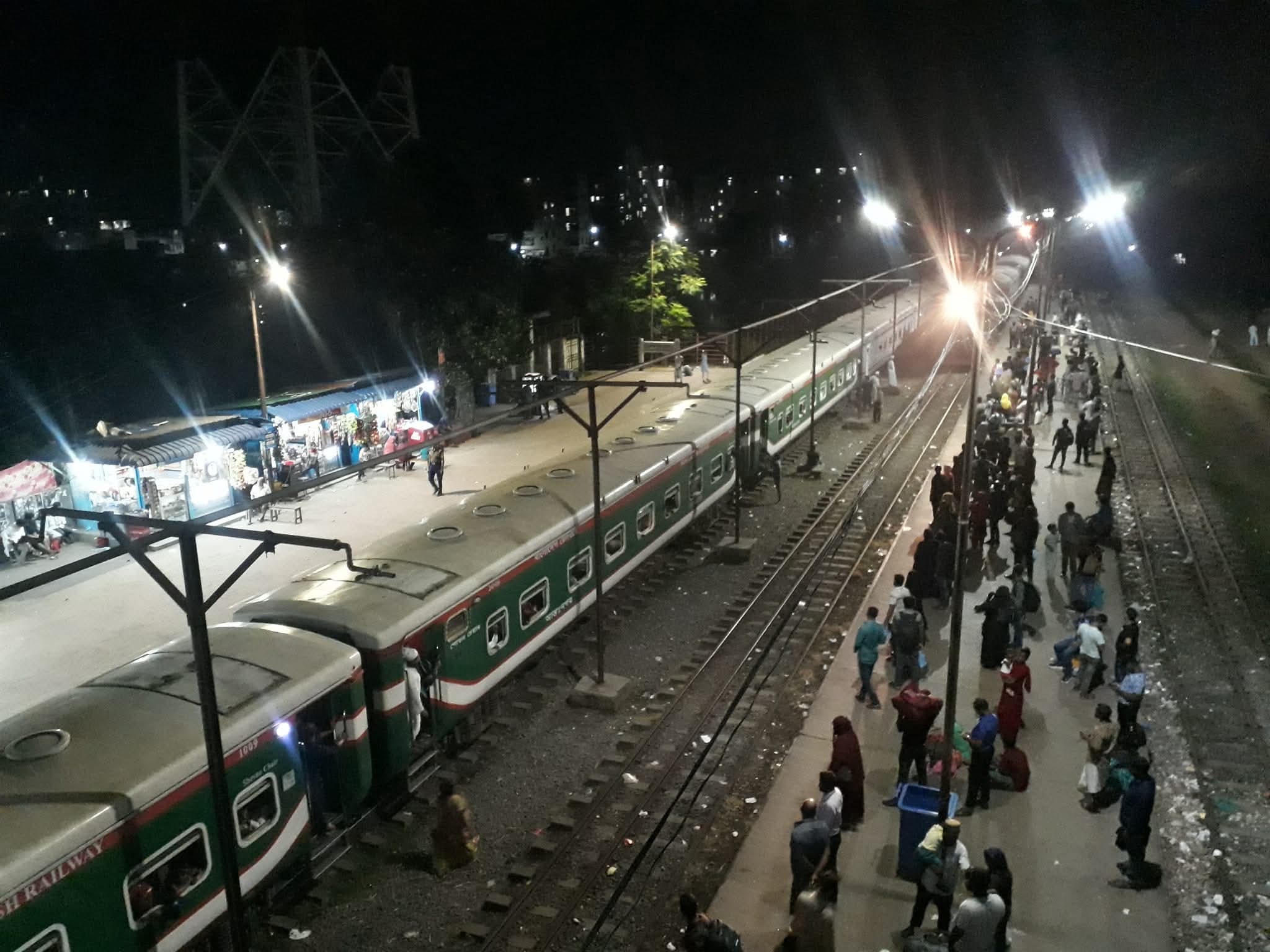 উল্লাপাড়া রেলওয়ে ওভারপাসে নেই আলো, সন্ধ্যায় ছিনতাই আতঙ্ক