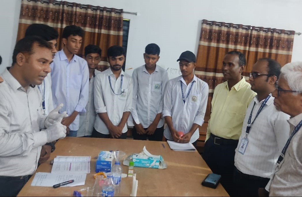 আব্দুল্লাহ আল মাহমুদ মেমোরিয়াল স্কুল এন্ড কলেজে সড়ক সংস্কার কাজের উদ্যোগ