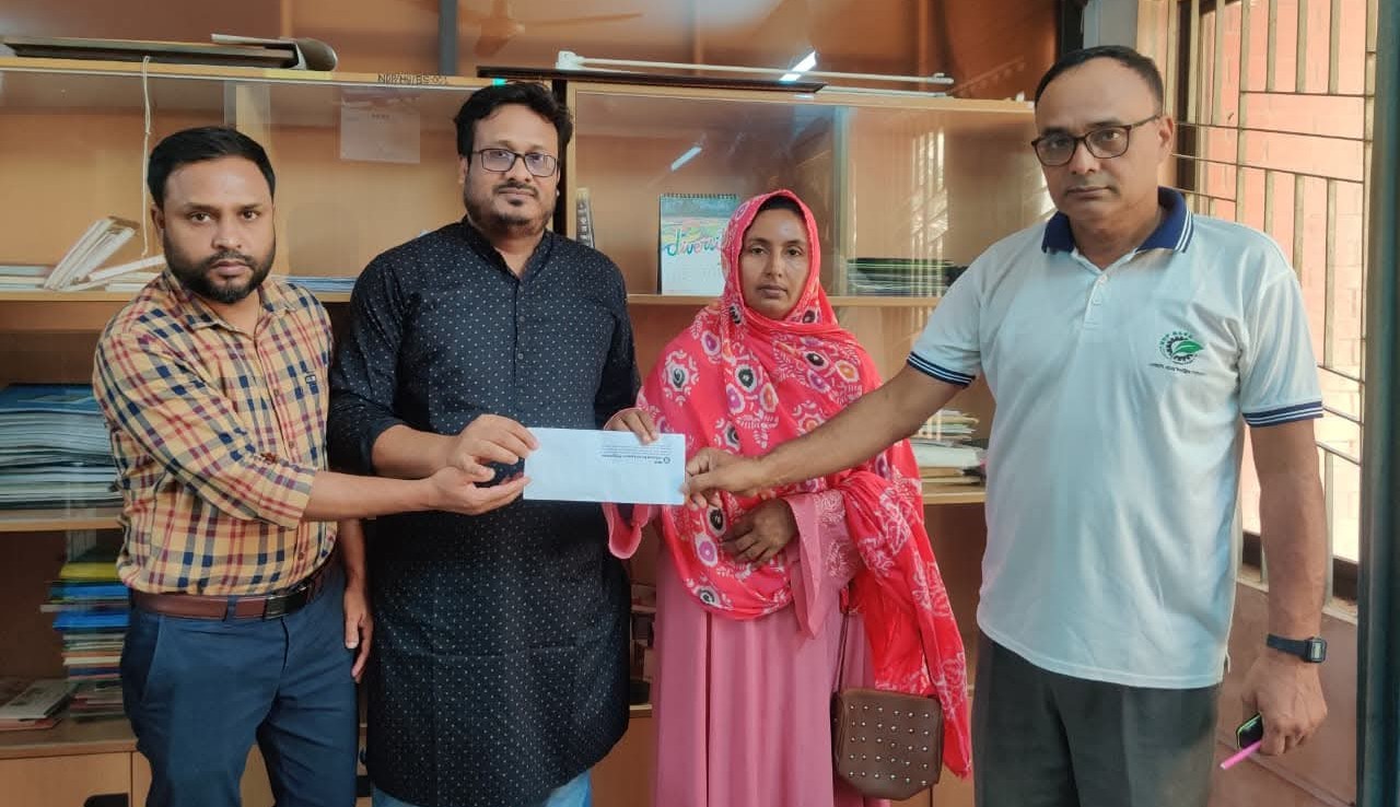 অসুস্থ রোগীদের পাশে এনডিপি, আর্থিক সহায়তা প্রদান