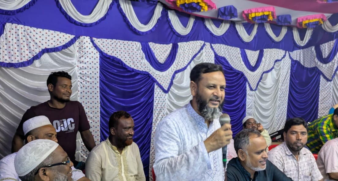 এনায়েতপুরে জামায়াতে ইসলামী নেতাদের দুর্গাপূজা মণ্ডপ পরিদর্শন