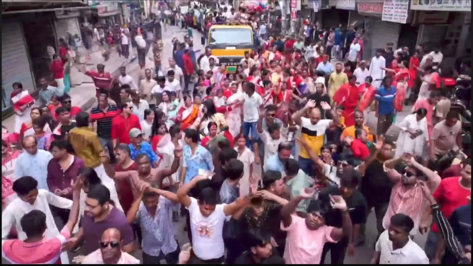 সিরাজগঞ্জে প্রতিমা বিসর্জন দিয়ে দুর্গোৎসবের সমাপ্তি