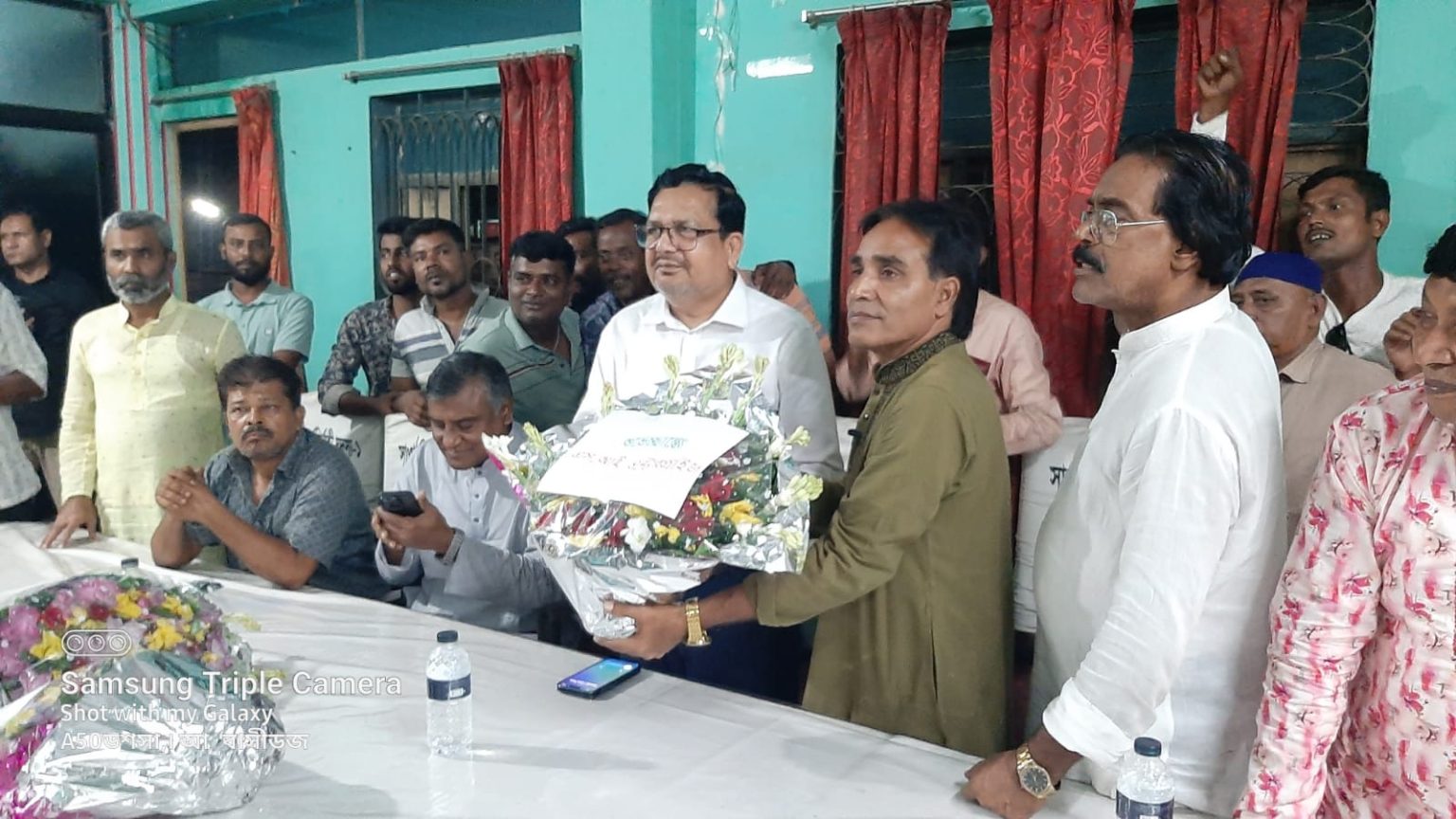 সিরাজগঞ্জে শ্রমিক দল এর সভায় ঐক্যের আহ্বান শিমুল বিশ্বাসের