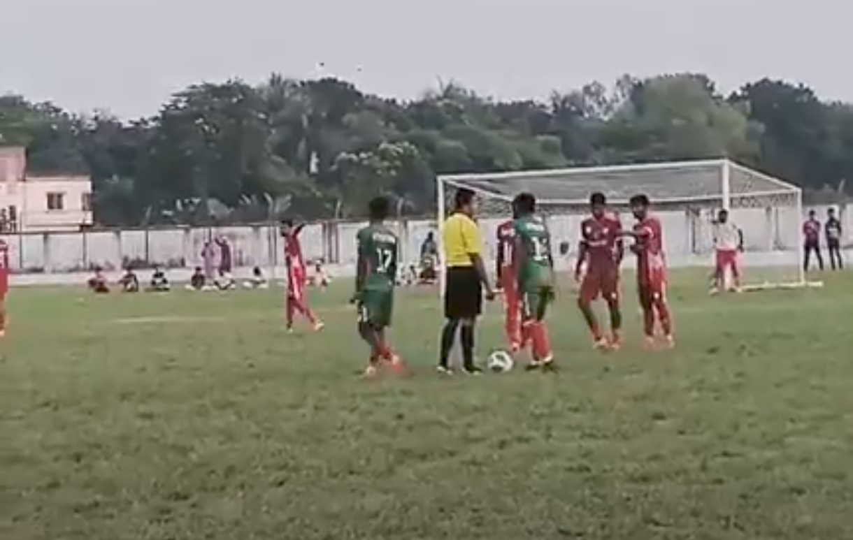 জাতীয় ফুটবলে ময়মনসিংহকে ৪-০ গোলে হারাল সিরাজগঞ্জ