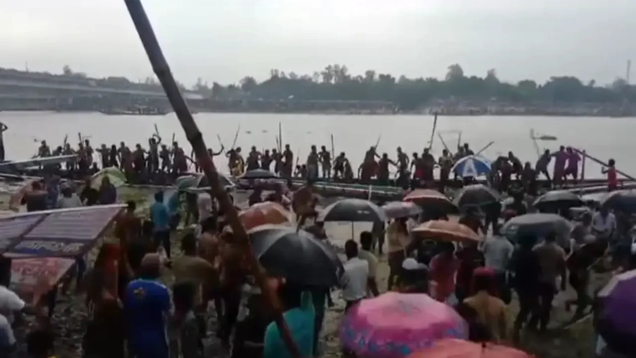 উল্লাপাড়ায় জামায়াত আয়োজিত নৌকা বাইচ এ সংঘর্ষ, আহত ১৭