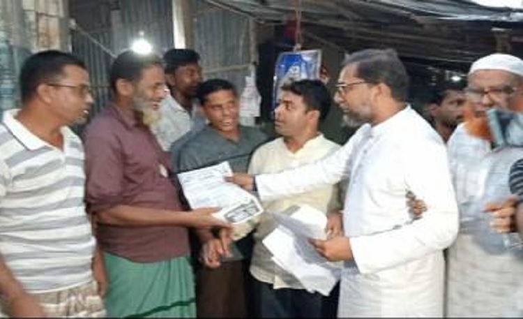 ৩১ দফার লিফলেট বিতরণ করলেন রাহিদ মান্নান লেলিন