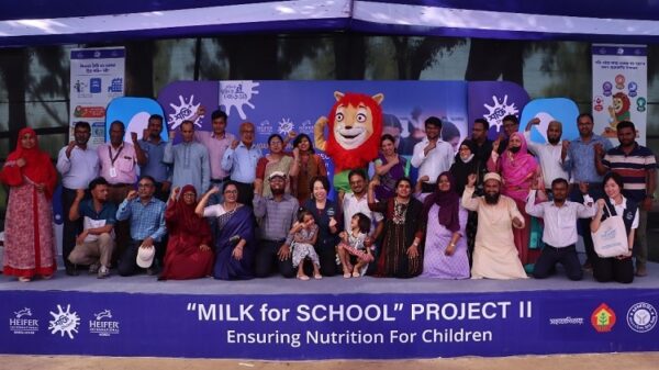 সিরাজগঞ্জে ‘মিল্ক ফর স্কুল’