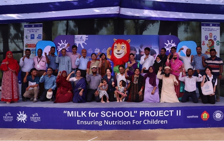 সিরাজগঞ্জে ‘মিল্ক ফর স্কুল’