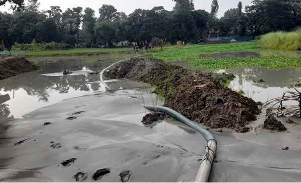 কাজীপুরে অবৈধভাবে বালি উত্তোলনের দায়ে