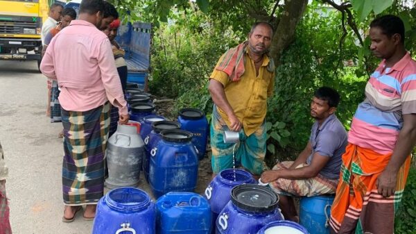 খামারির দুধ সরবরাহ বন্ধ