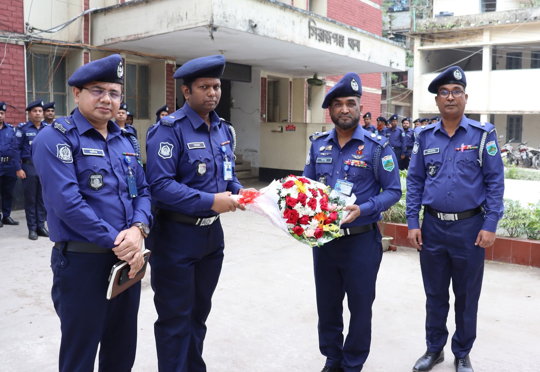 সিরাজগঞ্জে নবাগত পুলিশ সুপারের বিভিন্ন ইউনিট ও থানা পরিদর্শন
