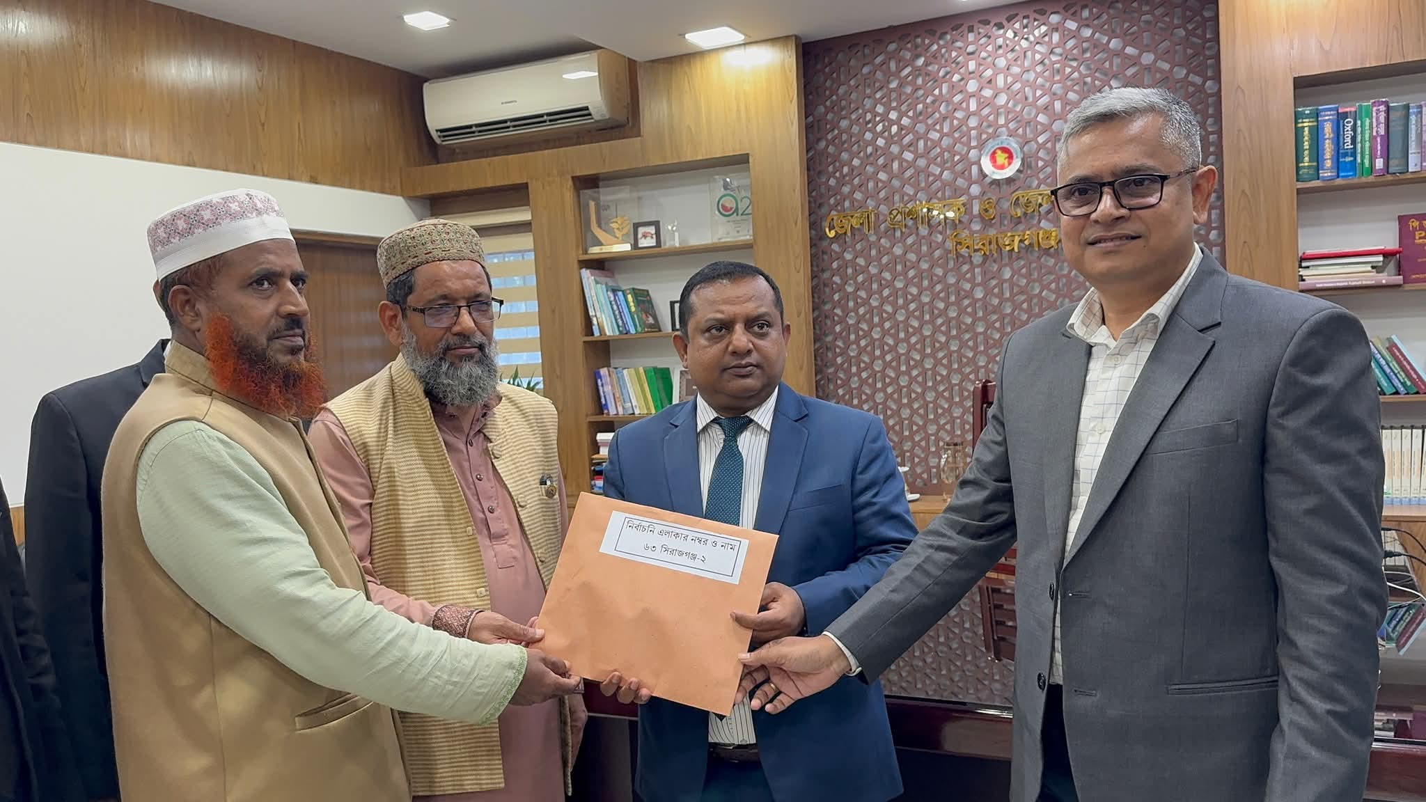 সিরাজগঞ্জ-২ আসনে জামায়াত প্রার্থী জাহিদুল ইসলামের মনোনয়ন ফরম সংগ্রহ