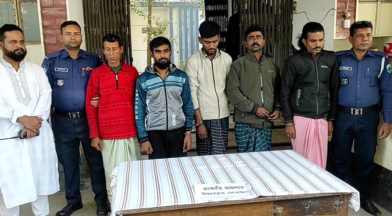 সিরাজগঞ্জে ডাকাতির আলোচিত ঘটনায় ৫ ডাকাত