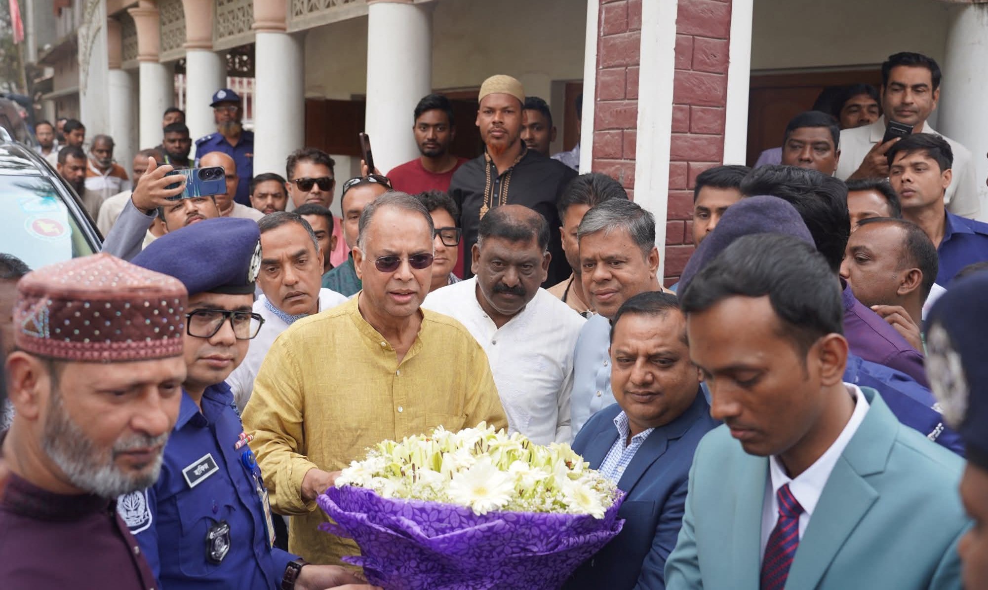 মন্ত্রী হওয়ার পর প্রথম সিরাজগঞ্জে ইকবাল হাসান মাহমুদ, গার্ড অব অনারে সংবর্ধনা