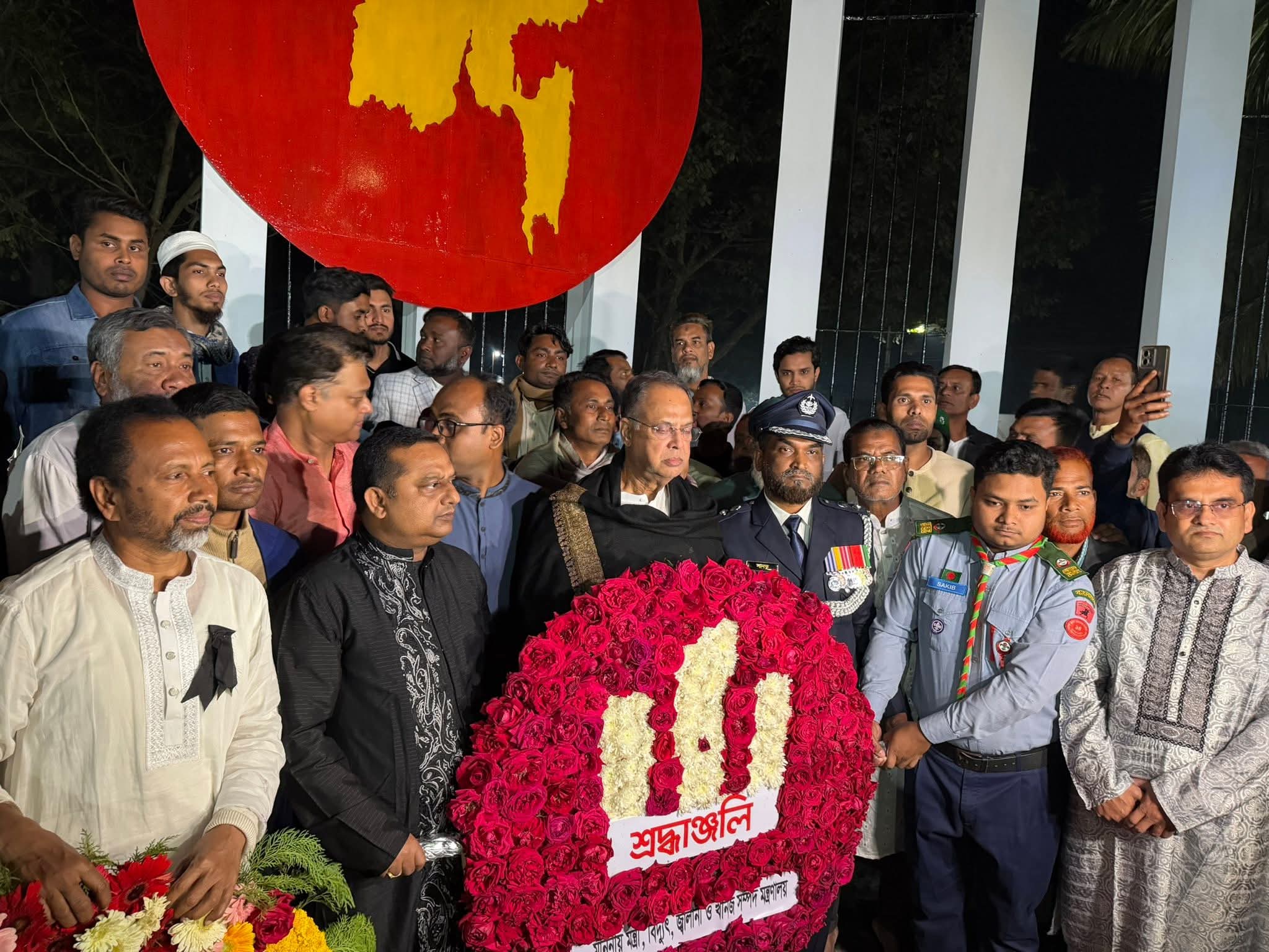 সিরাজগঞ্জ শহীদ মিনারে ভাষা শহীদদের প্রতি মন্ত্রী টুকুর শ্রদ্ধা