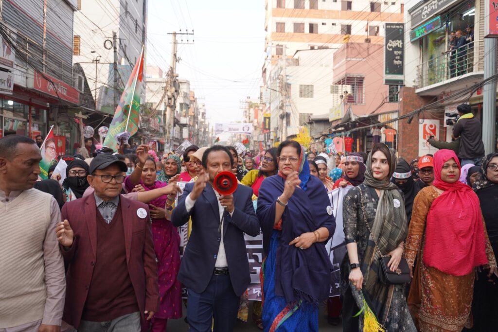 সিরাজগঞ্জে বিএনপির নারীদের ৩৯ মিনিটের বিশাল মিছিল