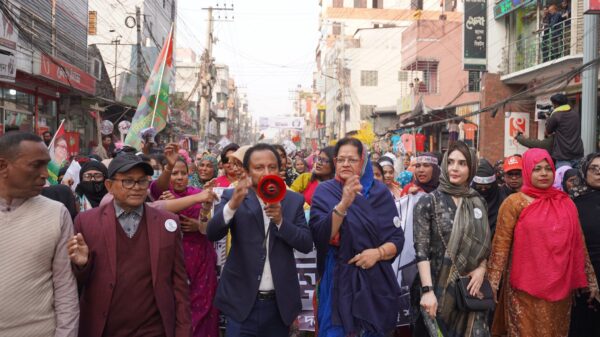 সিরাজগঞ্জে বিএনপির নারীদের ৩৯ মিনিটের বিশাল মিছিল