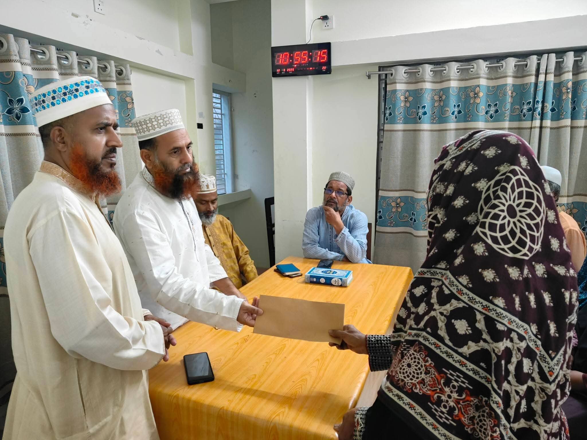 সিরাজগঞ্জে জুলাই শহীদ পরিবারের সঙ্গে জামায়াত নেতাদের ঈদের শুভেচ্ছা বিনিময়