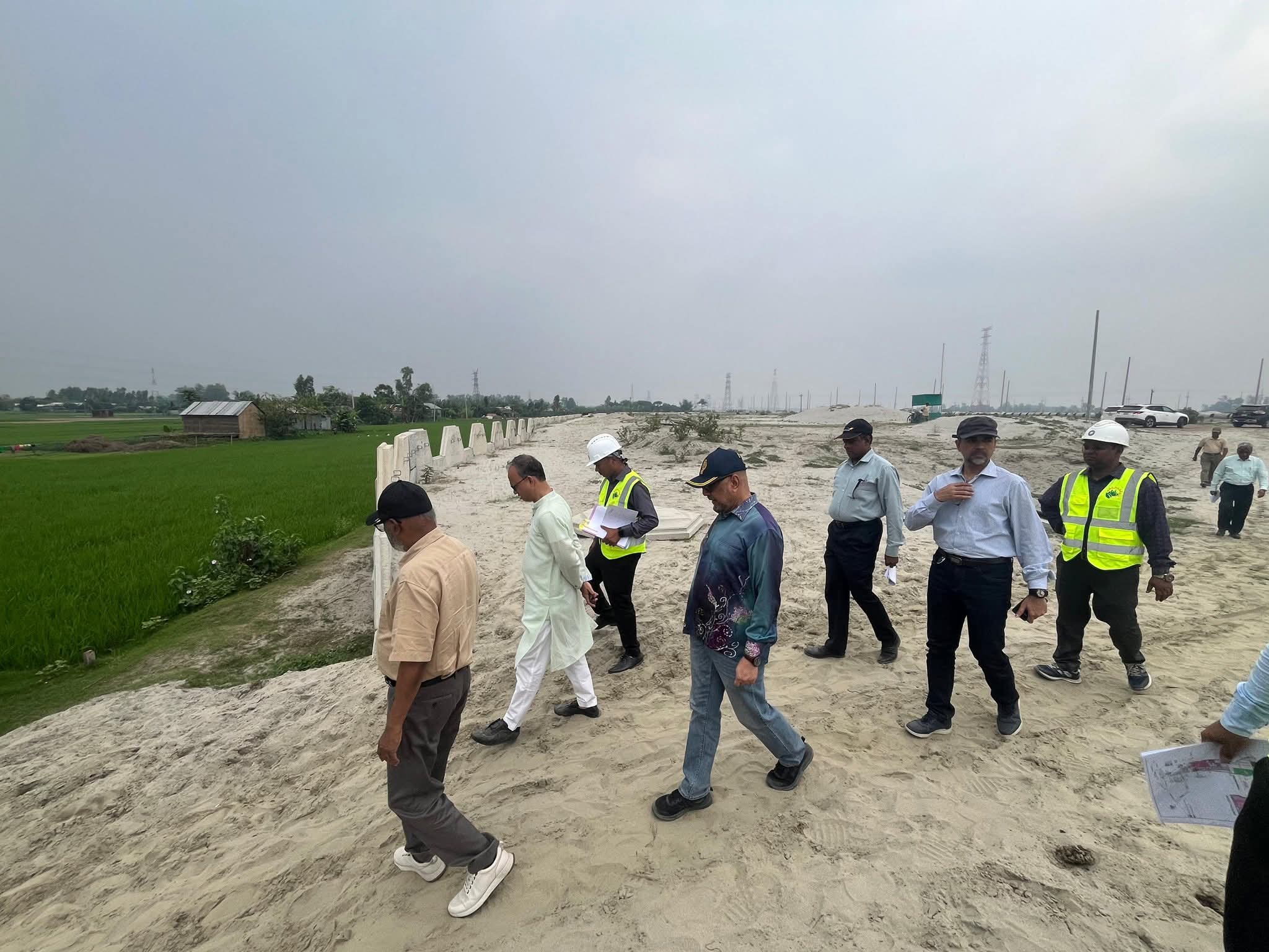 সিরাজগঞ্জ ইকোনমিক জোনের শীর্ষ নেতৃত্বের প্রকল্পের অগ্রগতি পরিদর্শন