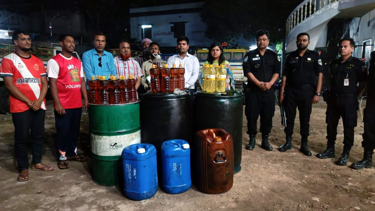 সিরাজগঞ্জে তেলের অবৈধ মজুত: ২ ব্যবসায়ীকে কারাদণ্ড, জব্দ ৭১৪ লিটার জ্বালানি