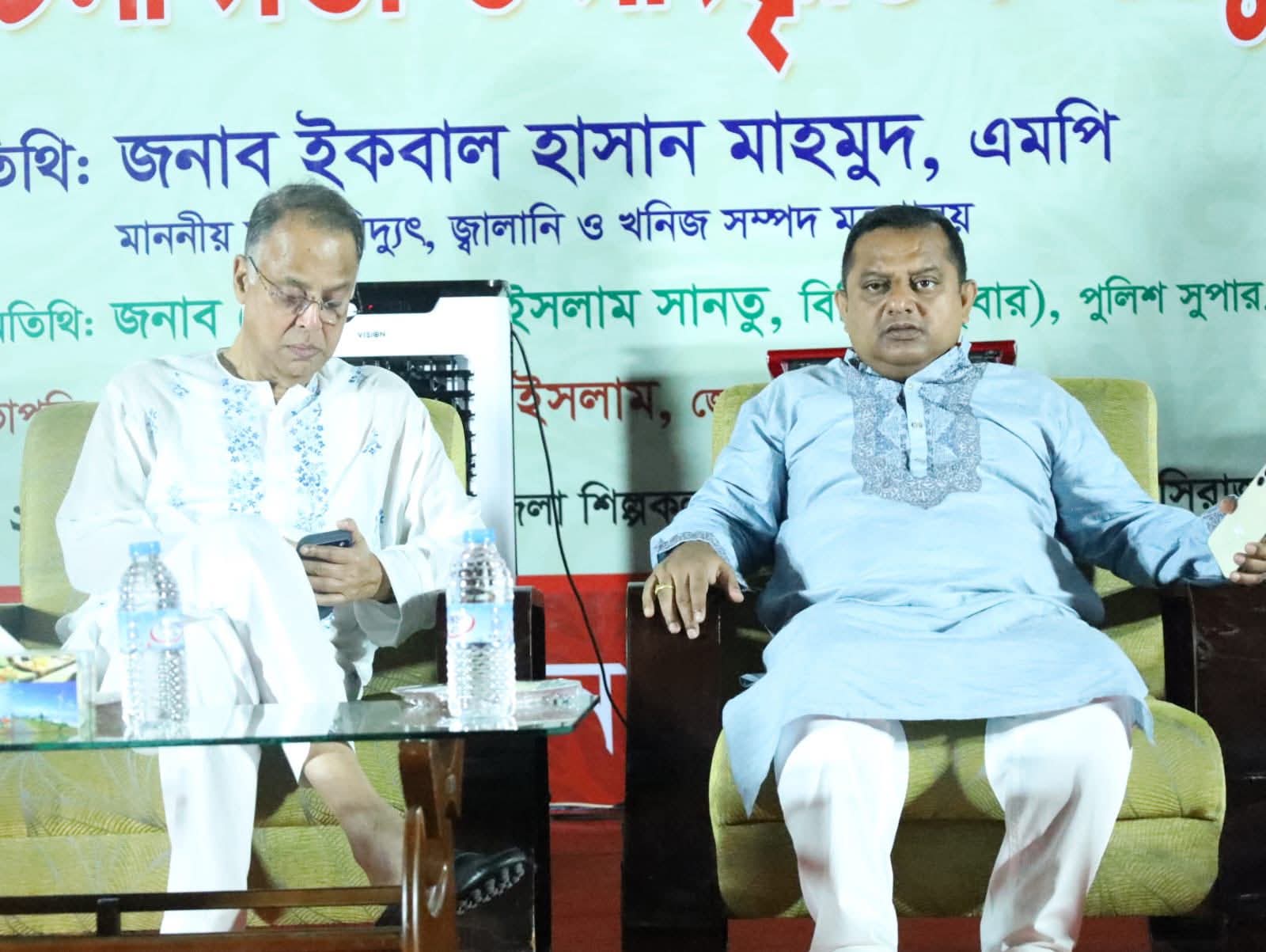 জেলা প্রশাসক ও ইকবাল হাসান মাহমুদ টুকু