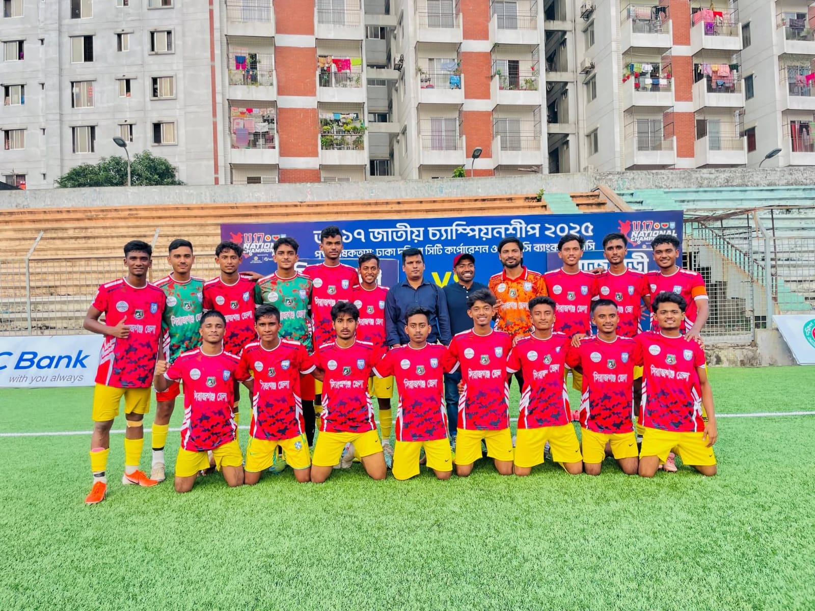 পিরোজপুরের জালে তিন গোল, শেষ চারের আশা জাগাল সিরাজগঞ্জ