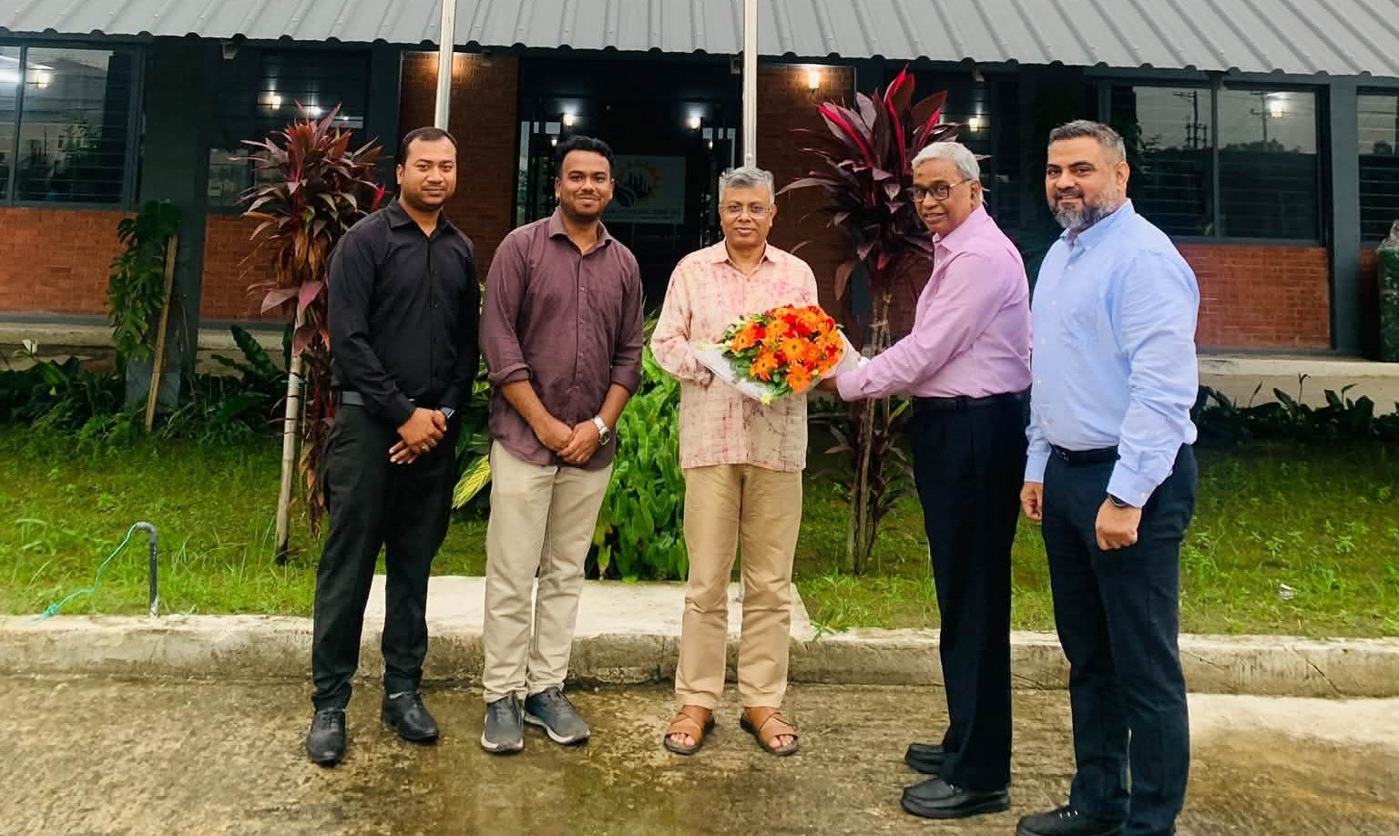 সিরাজগঞ্জ ইকোনমিক জোন পরিদর্শনে ‘ইনভেস্ট বাংলাদেশ’ কর্তৃপক্ষের প্রতিনিধি